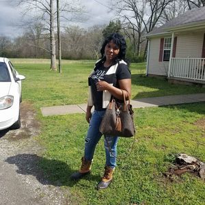 Meet your Posher, Capril